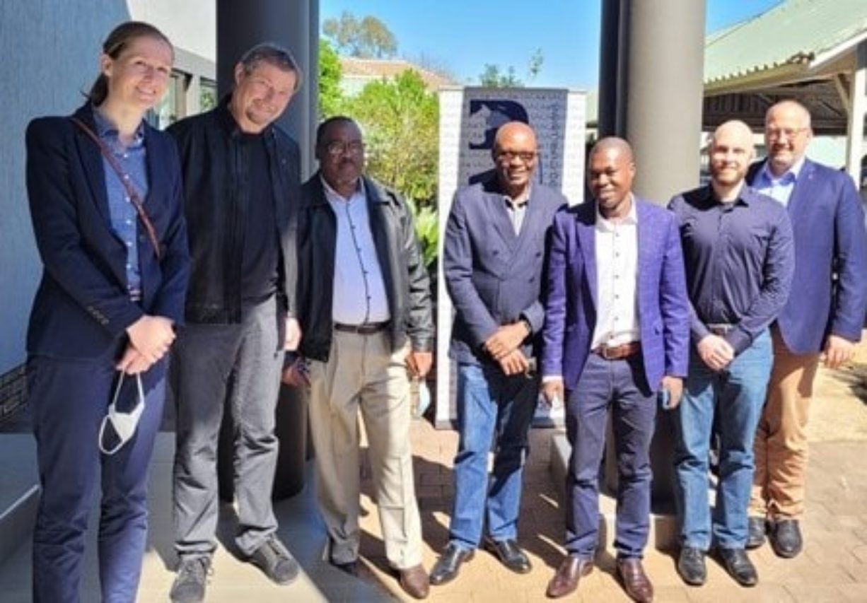 The participants of the steering group meeting (from left to right): Janina Schick (GFA), Erik Schneider (BMEL), Benito Eliasi (SACAU), Ishmael Sunga (CEO SACAU), Dr Misheck Musokwa (SACAU), Christoph Bracher (AHA), Dr Andreas Quiring (CEO AHA). Not in the picture: Leonie Lütke Drieling (BMEL).