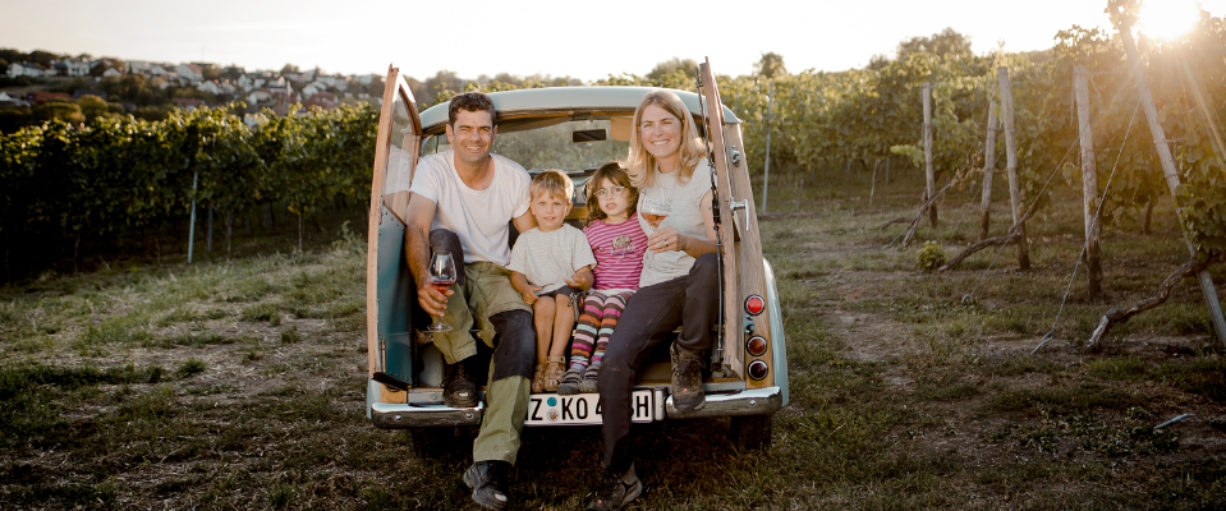 Eva mit ihrer Familie