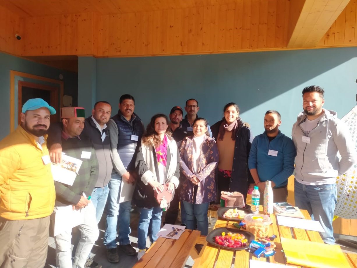 Group photo with CVA and Kavita Bhardwaj, who is responsible for GIZ in India. GIZ is advising the CVA on practical issues related to apple-growing