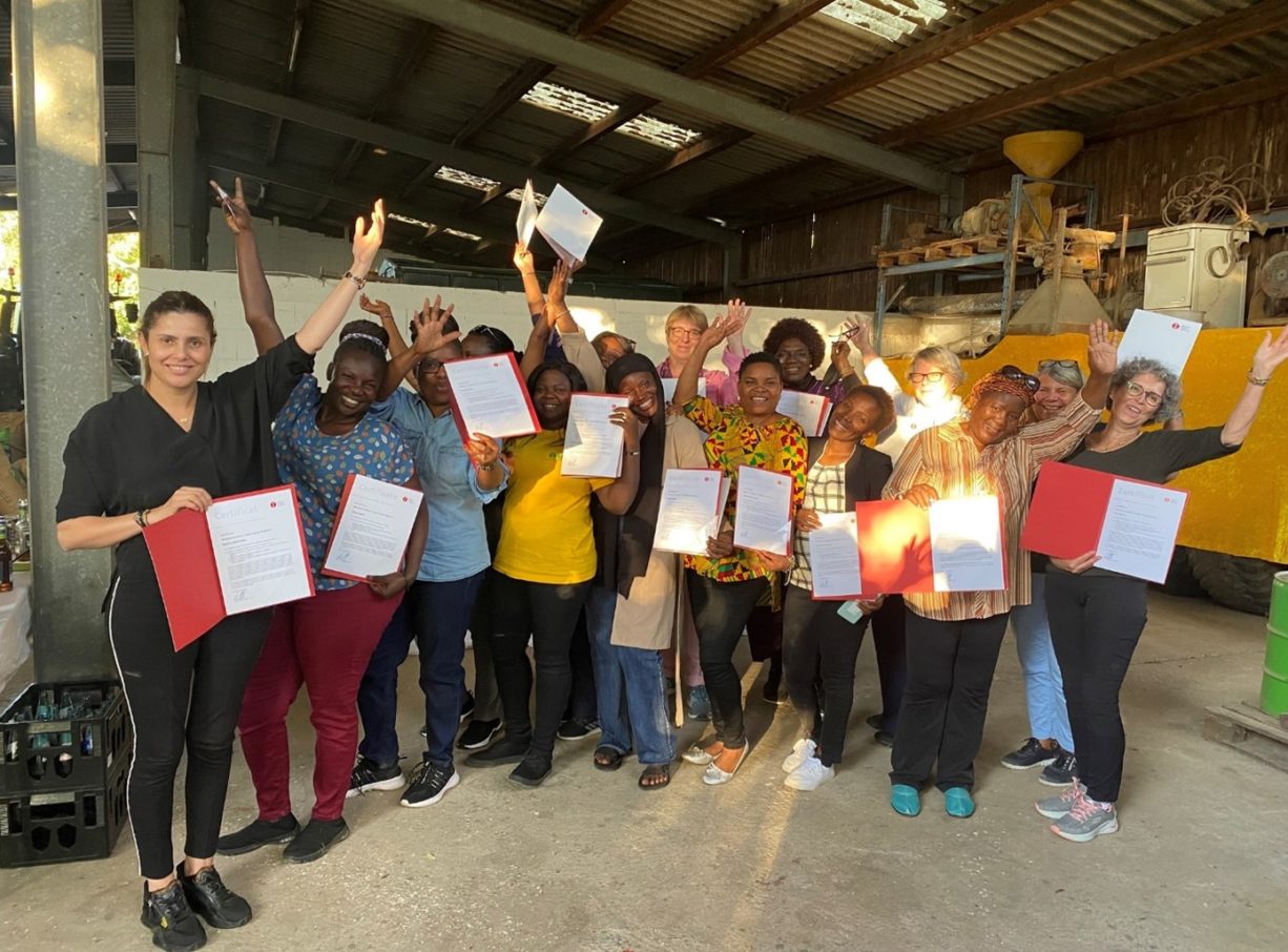 Participants receive their certificate after successfully completing the course.