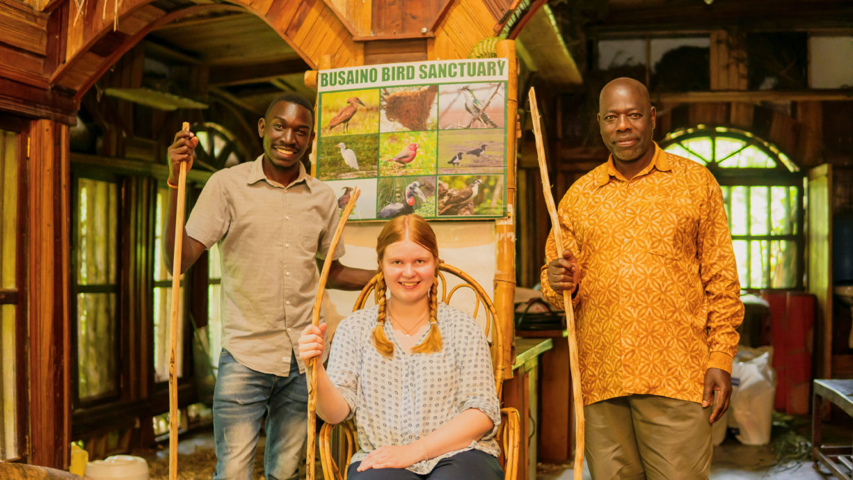 Im Bild v.l.n.r. Hartwel Odur, Maren und ihr Gastbetriebsleiter Patrick Delba Kiirya (Foto: UNYFA und Maren Jasper-Bruns)